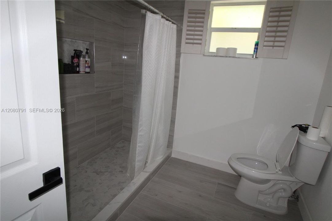 En Venta: $735,000 (4 camas, 2 baños, 2445 Pies cuadrados)