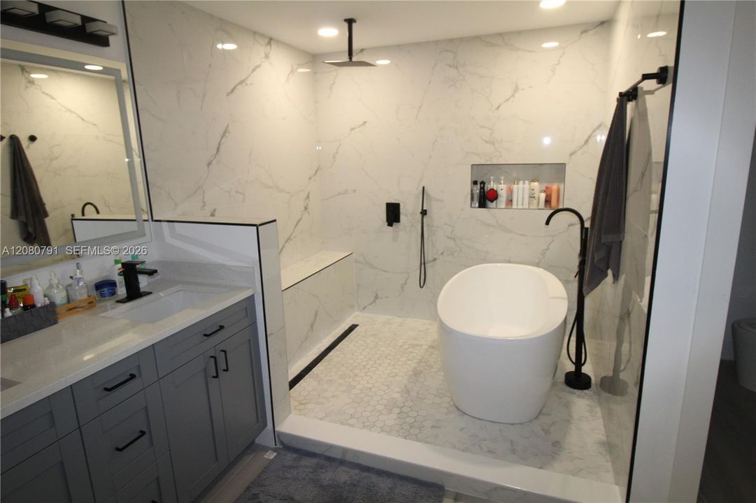 En Venta: $735,000 (4 camas, 2 baños, 2445 Pies cuadrados)