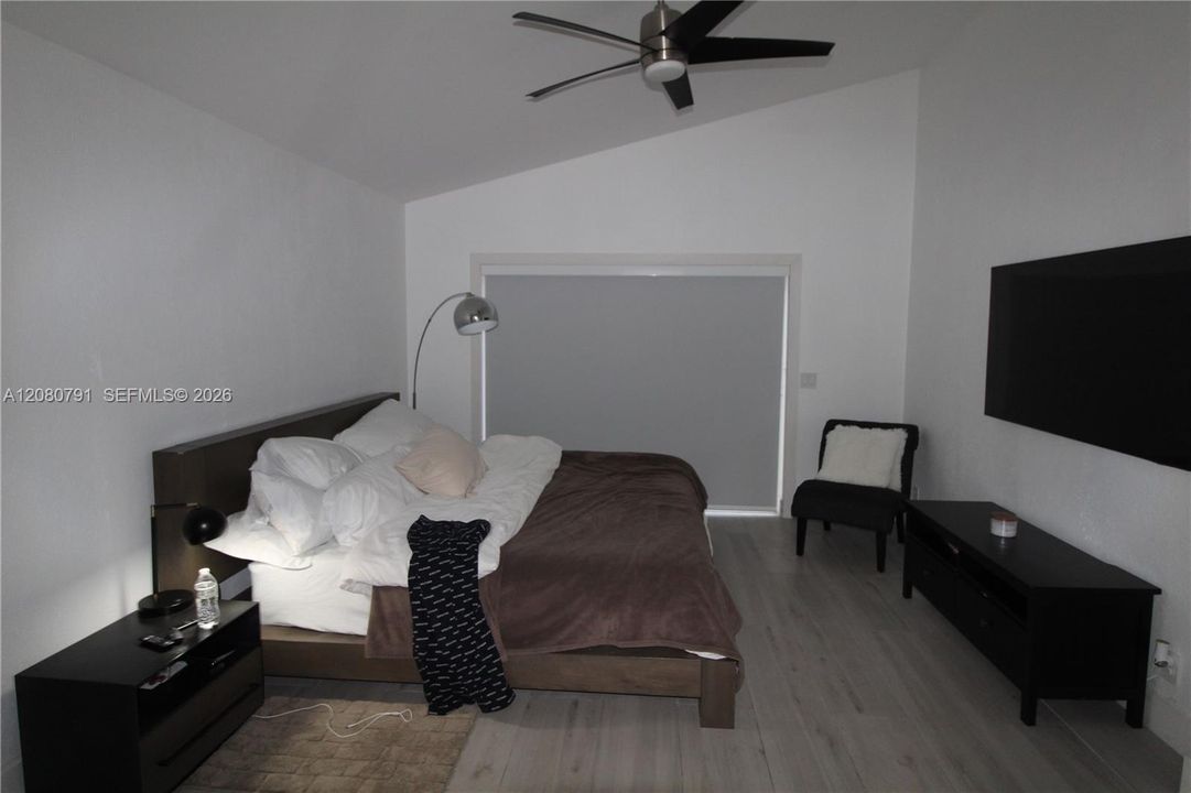 En Venta: $735,000 (4 camas, 2 baños, 2445 Pies cuadrados)