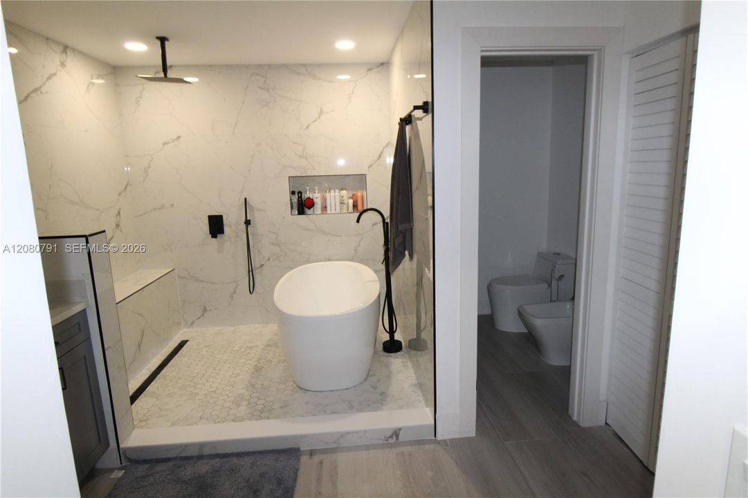 En Venta: $735,000 (4 camas, 2 baños, 2445 Pies cuadrados)