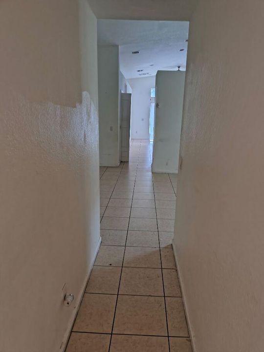 638 PEPPERGRASS RUN HALLWAY TO FROM GARA