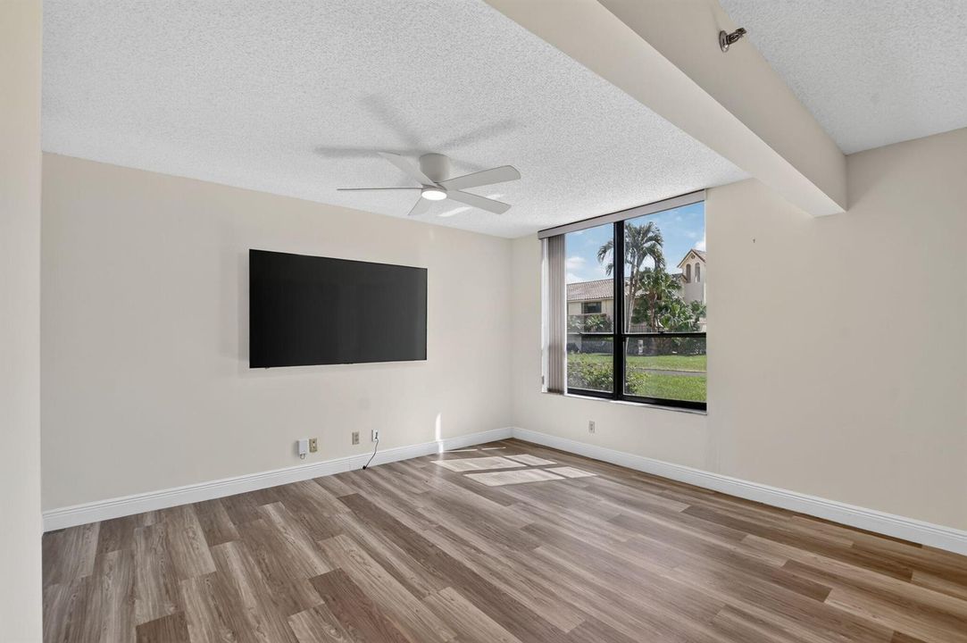 Optional 1st Bed/Den