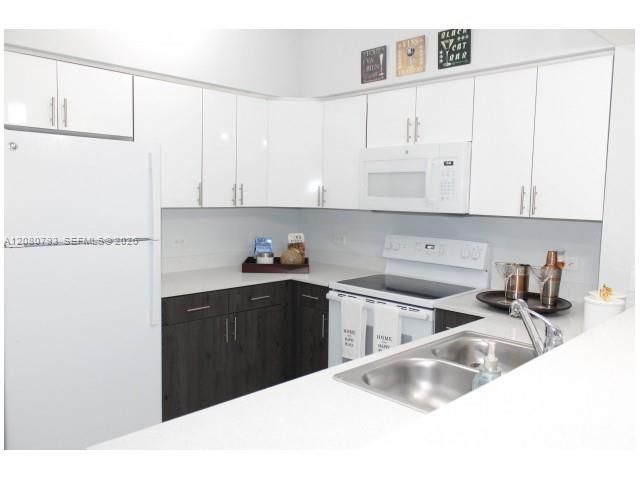 For Rent: $2,316 (2 beds, 1 baths, 895 Square Feet)