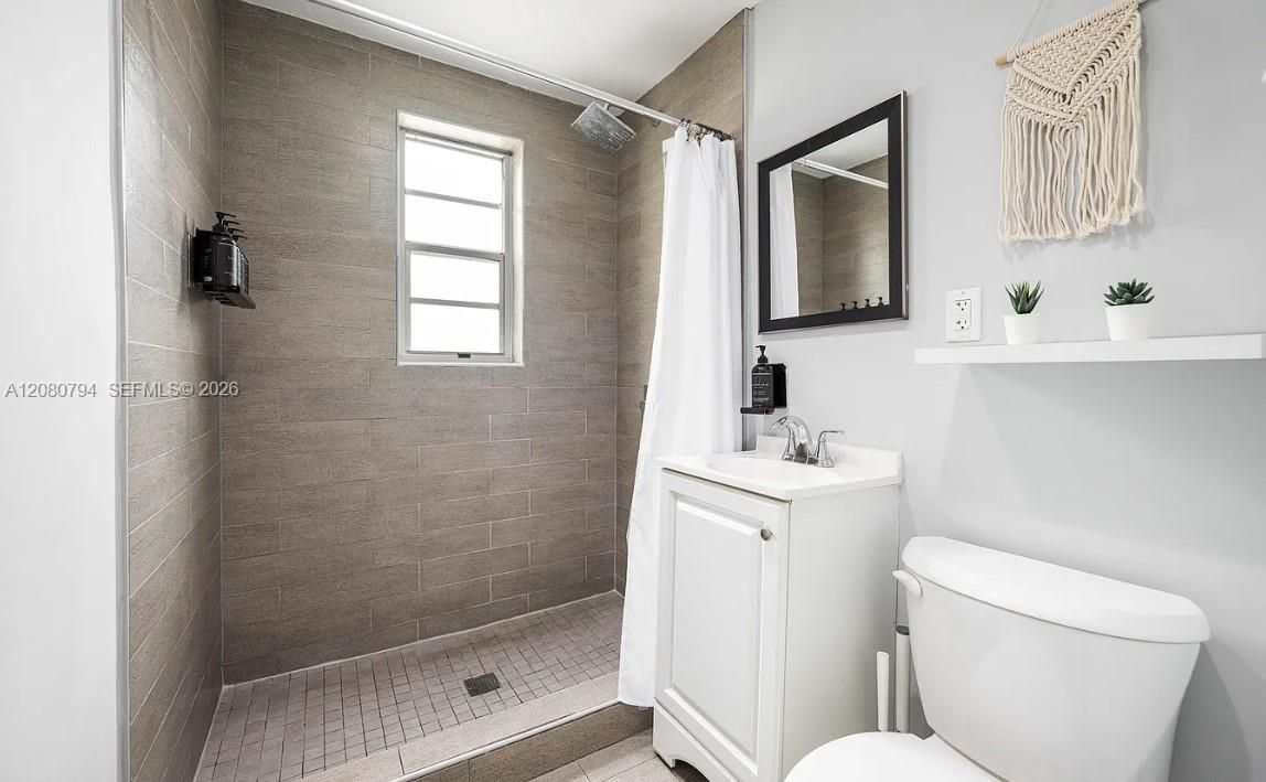 For Rent: $1,650 (1 beds, 1 baths, 7640 Square Feet)