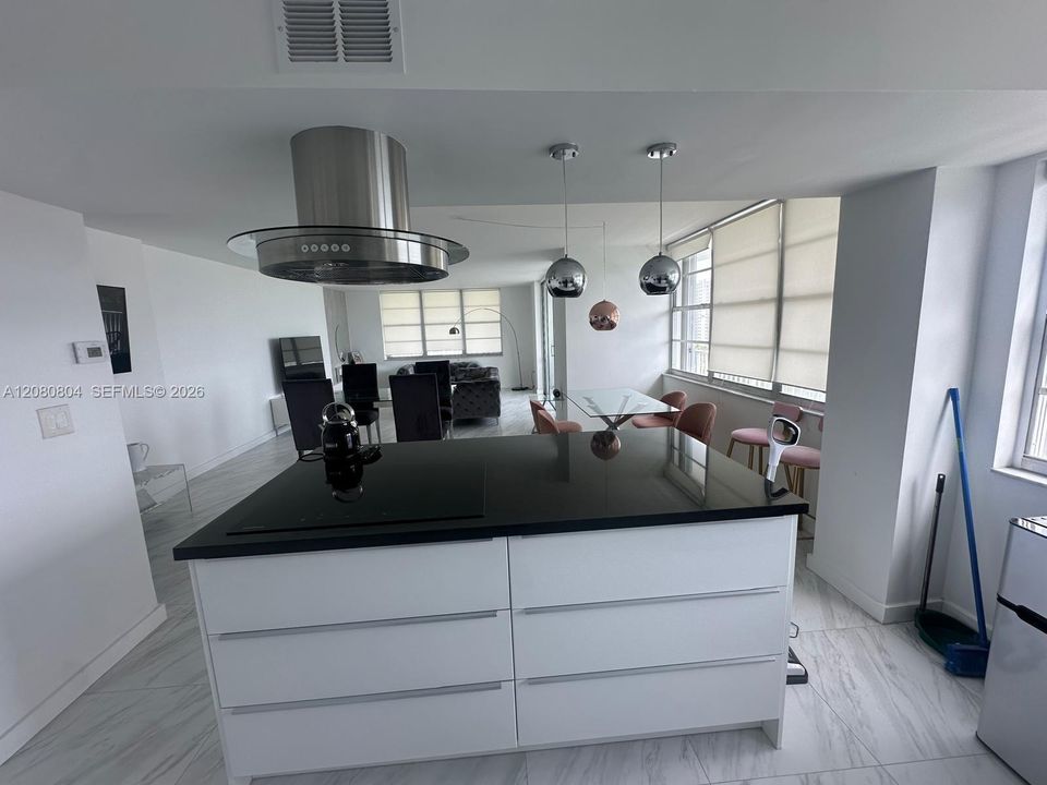 В аренду: $3,600 (2 спален, 2 ванн, 1693 Квадратных фут)