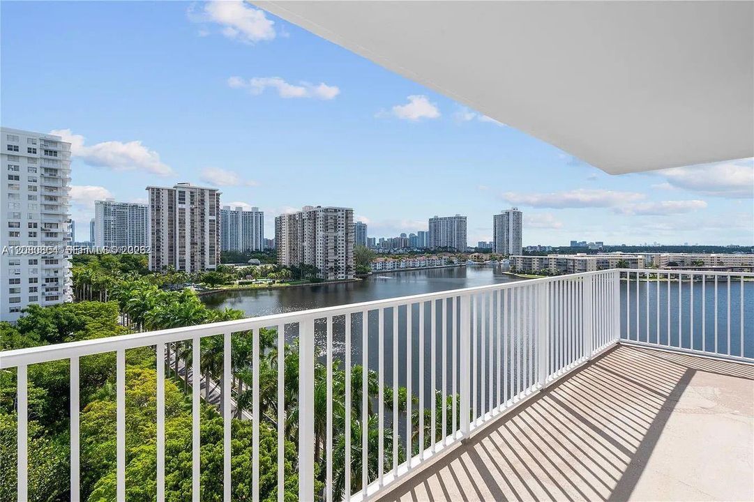 В аренду: $3,600 (2 спален, 2 ванн, 1693 Квадратных фут)