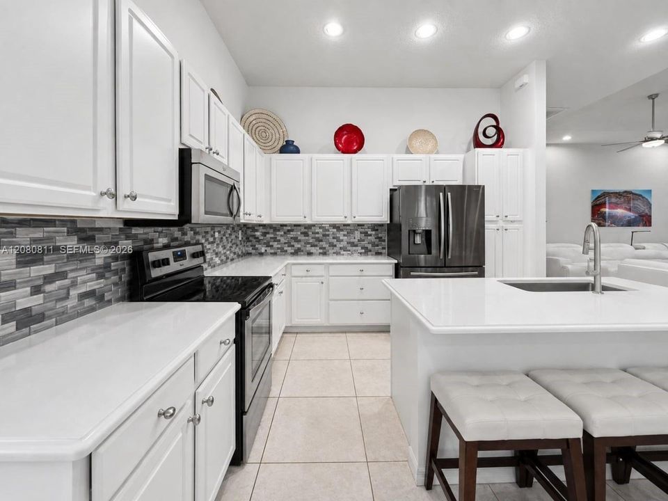 En Venta: $715,000 (3 camas, 2 baños, 1980 Pies cuadrados)