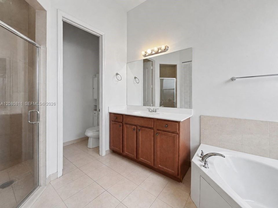 En Venta: $715,000 (3 camas, 2 baños, 1980 Pies cuadrados)