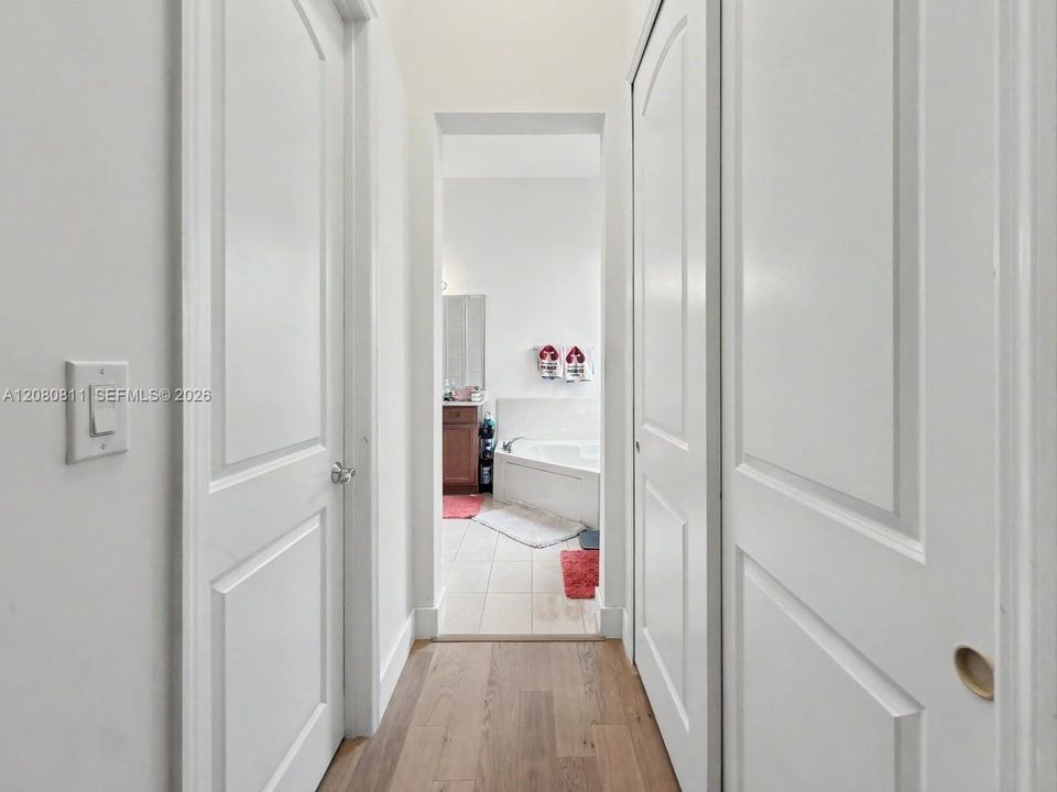 En Venta: $715,000 (3 camas, 2 baños, 1980 Pies cuadrados)