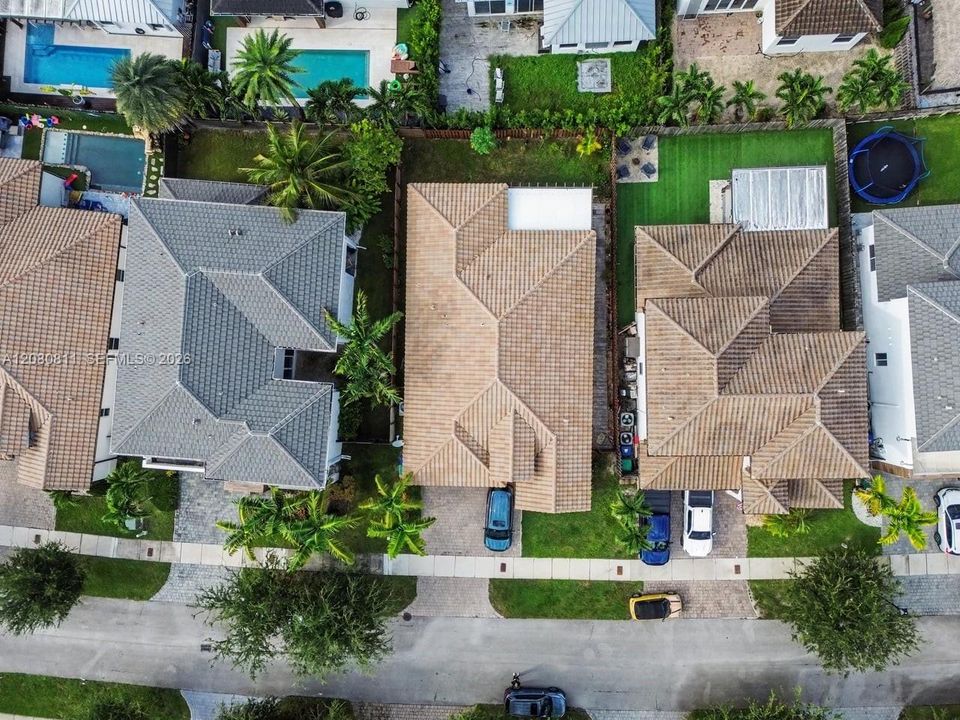 En Venta: $715,000 (3 camas, 2 baños, 1980 Pies cuadrados)