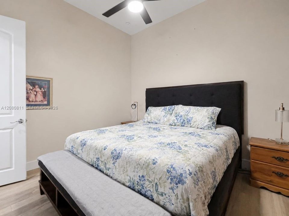 En Venta: $715,000 (3 camas, 2 baños, 1980 Pies cuadrados)