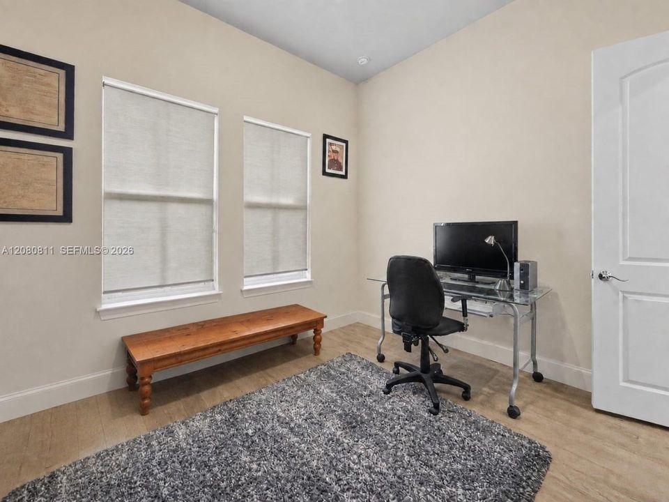En Venta: $715,000 (3 camas, 2 baños, 1980 Pies cuadrados)
