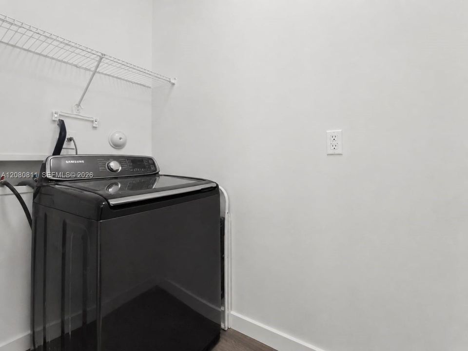 En Venta: $715,000 (3 camas, 2 baños, 1980 Pies cuadrados)