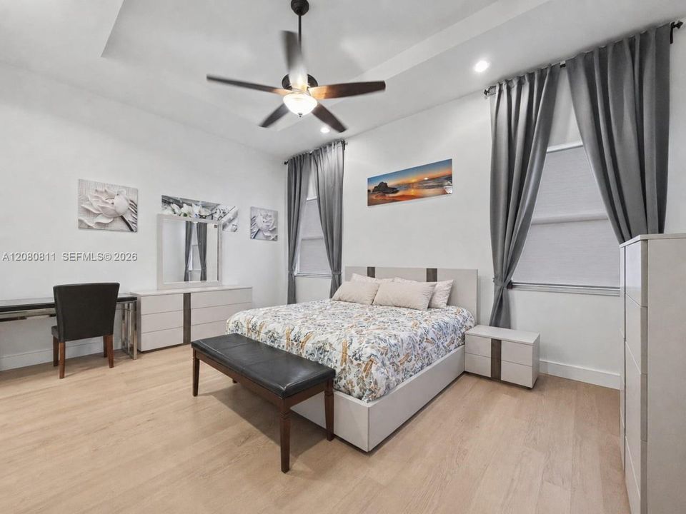 En Venta: $715,000 (3 camas, 2 baños, 1980 Pies cuadrados)
