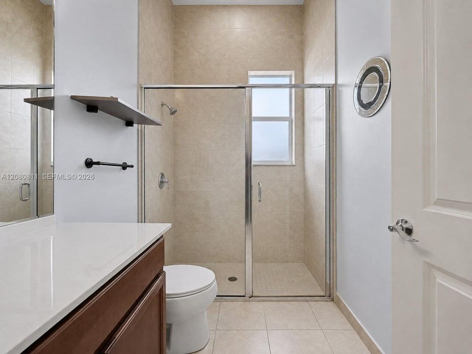 En Venta: $715,000 (3 camas, 2 baños, 1980 Pies cuadrados)