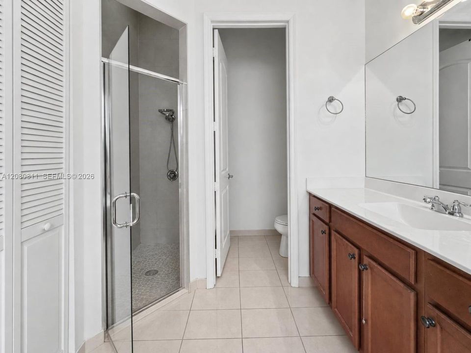 En Venta: $715,000 (3 camas, 2 baños, 1980 Pies cuadrados)