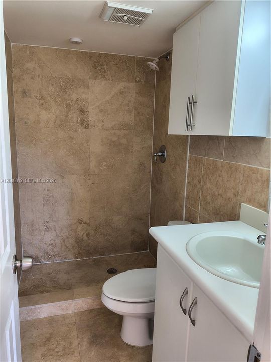 For Sale: $335,000 (2 beds, 2 baths, 899 Square Feet)