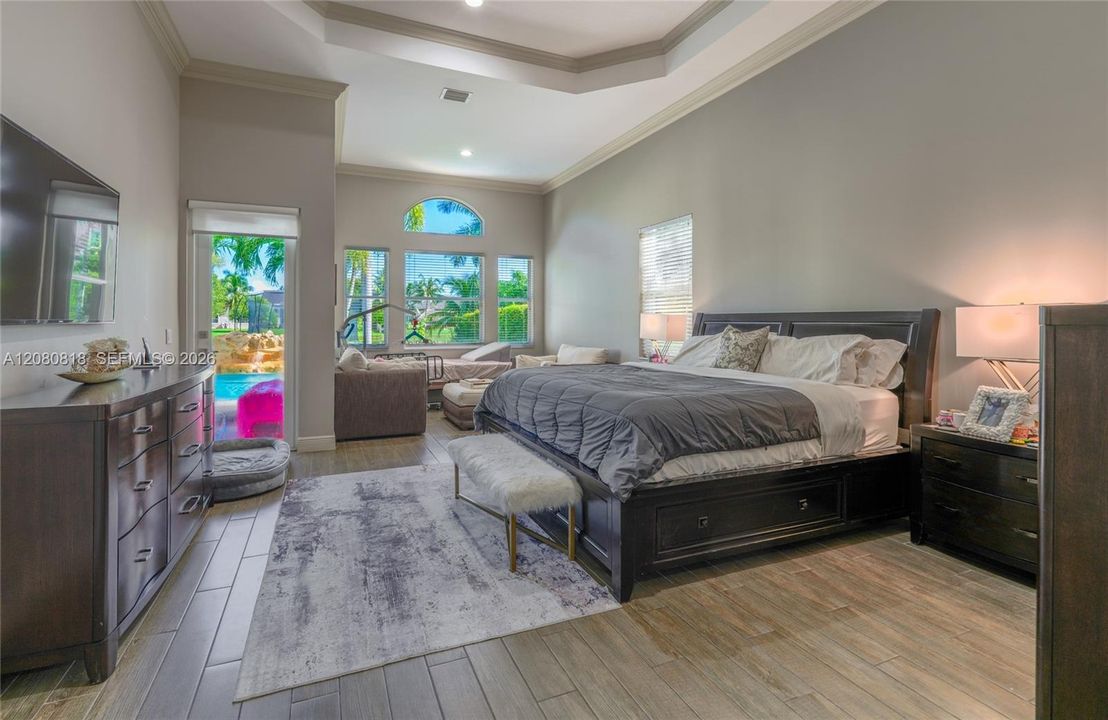 : $1,699,900 (6 beds, 4 baths, 4635 Square Feet)