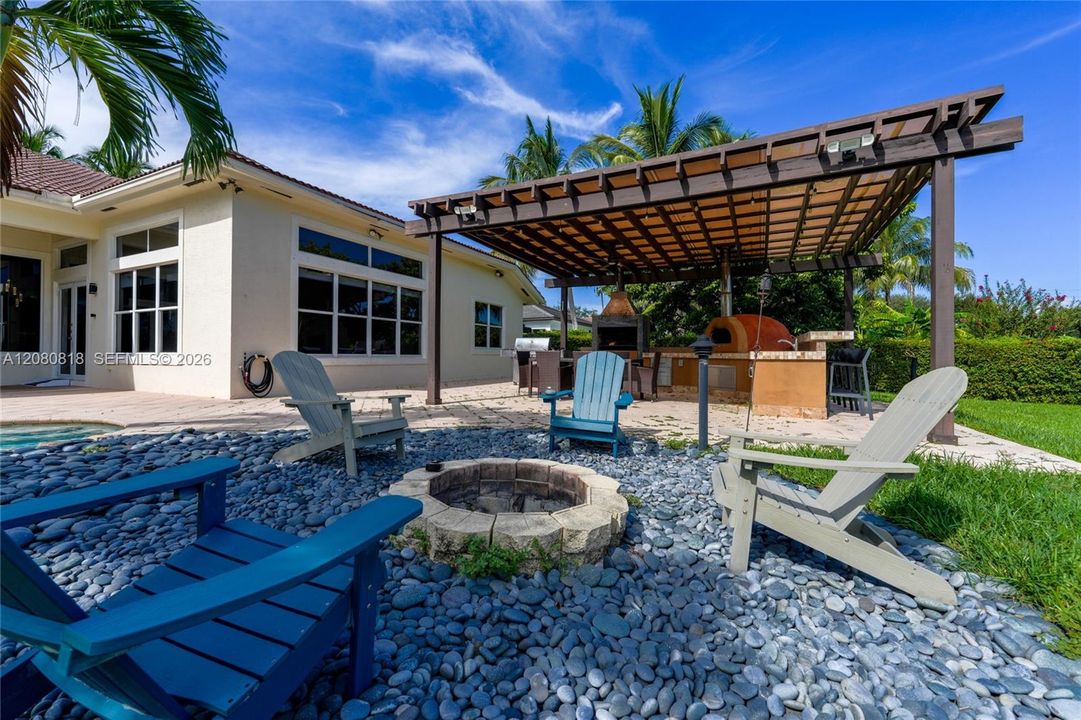 : $1,699,900 (6 beds, 4 baths, 4635 Square Feet)