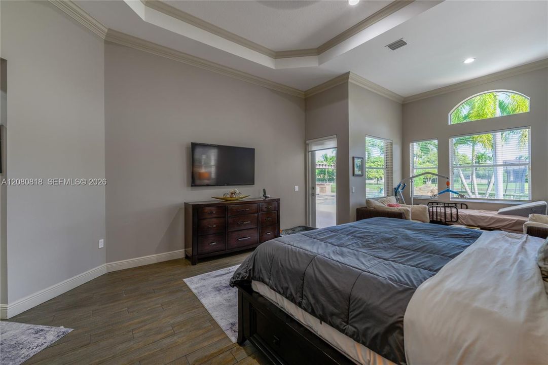 : $1,699,900 (6 beds, 4 baths, 4635 Square Feet)