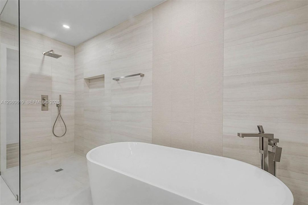 En Venta: $2,900,000 (5 camas, 4 baños, 3862 Pies cuadrados)
