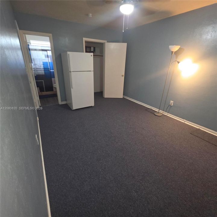 В аренду: $1,000 (0 спален, 1 ванн, 400 Квадратных фут)