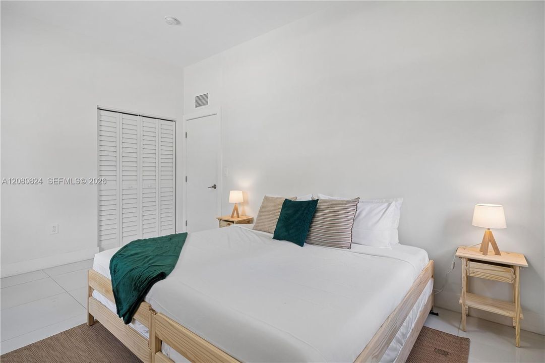 В аренду: $9,000 (4 спален, 2 ванн, 2120 Квадратных фут)