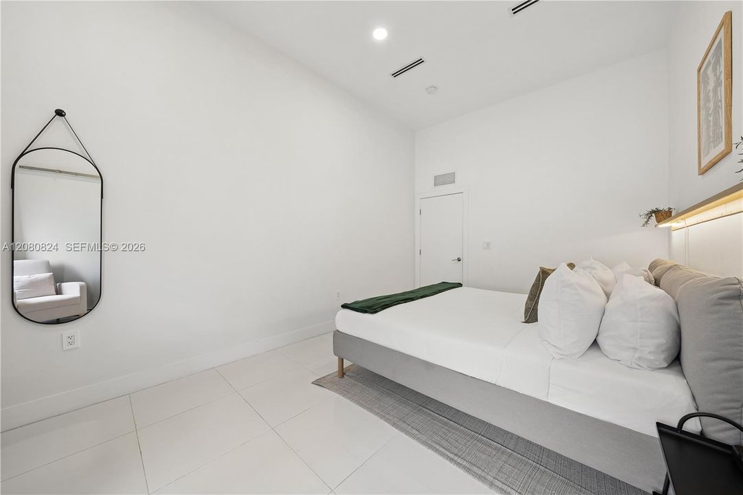 В аренду: $9,000 (4 спален, 2 ванн, 2120 Квадратных фут)