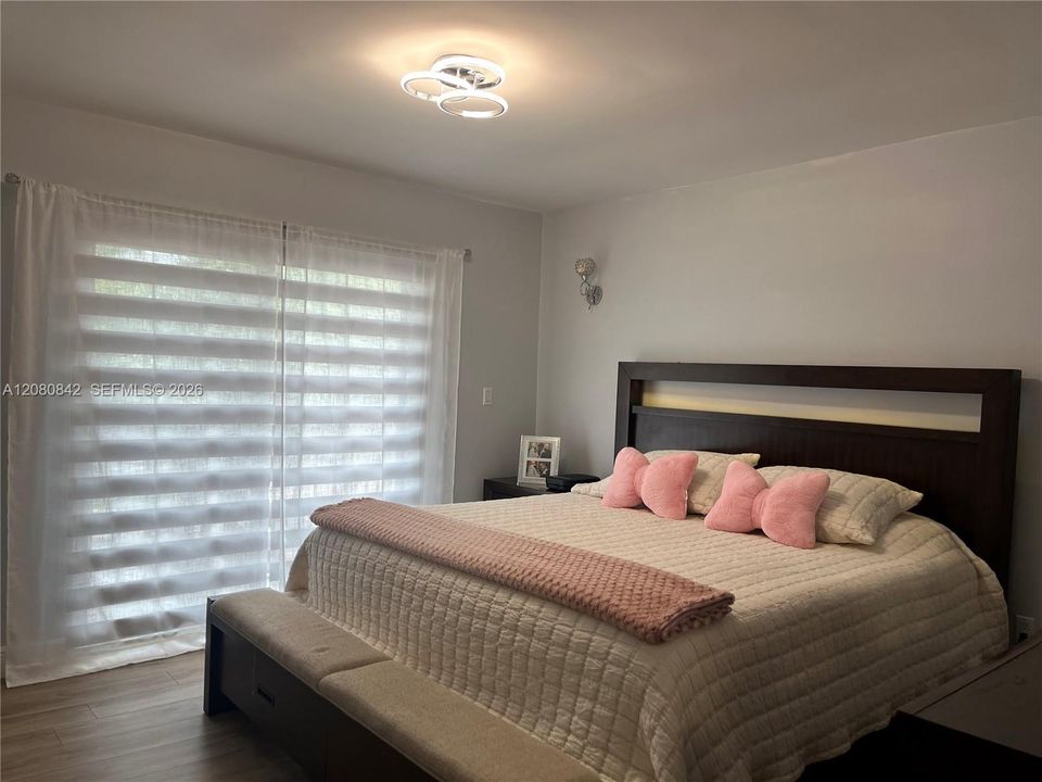 For Sale: $399,000 (2 beds, 2 baths, 1284 Square Feet)