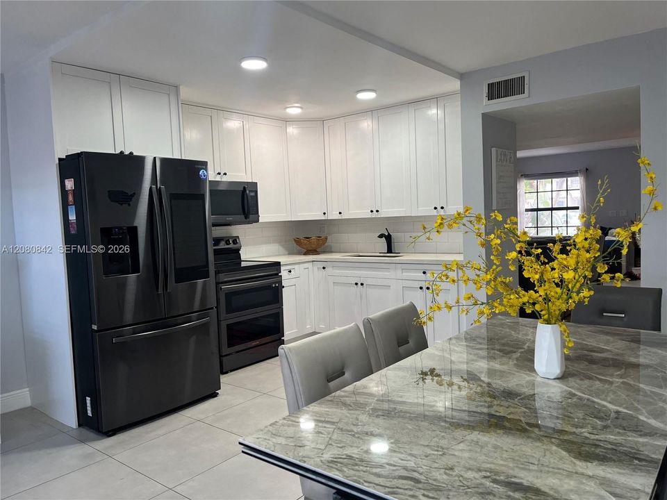 For Sale: $399,000 (2 beds, 2 baths, 1284 Square Feet)