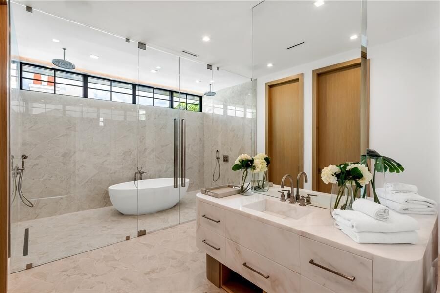 dash_PRIMARY_BATHROOM_ANGLE_RIGHT