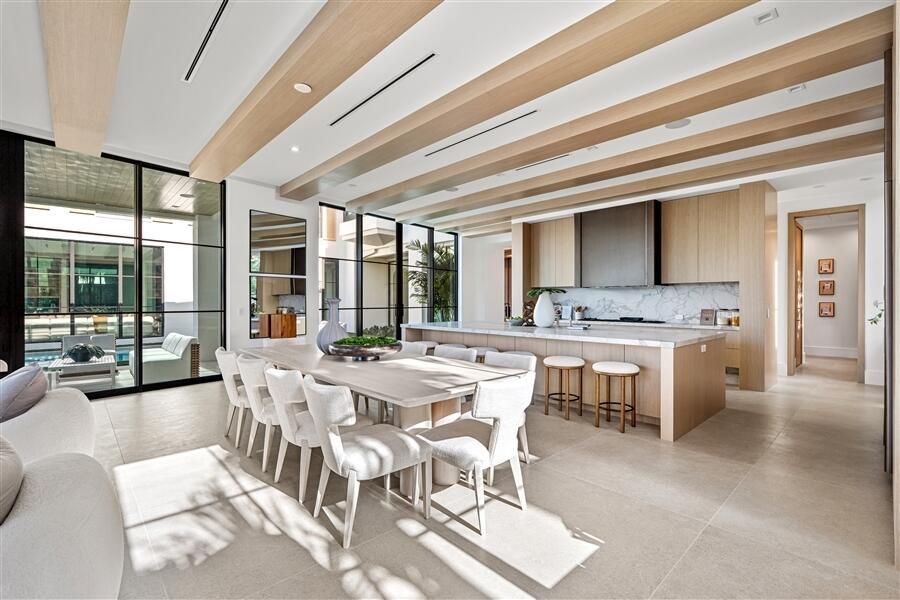 dash_DINING_ANGLE_TO_KITCHEN