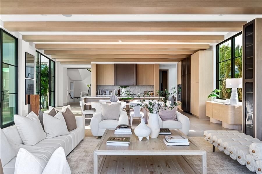 dash_LIVING_ROOM_STRAIGHT_TO_KITCHEN