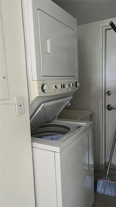 В аренду: $4,500 (2 спален, 2 ванн, 1360 Квадратных фут)