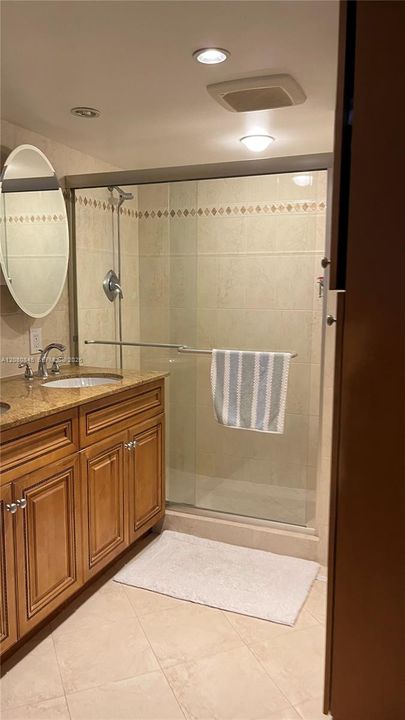 В аренду: $4,500 (2 спален, 2 ванн, 1360 Квадратных фут)