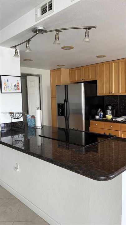 В аренду: $4,500 (2 спален, 2 ванн, 1360 Квадратных фут)