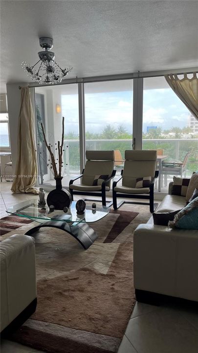 В аренду: $4,500 (2 спален, 2 ванн, 1360 Квадратных фут)