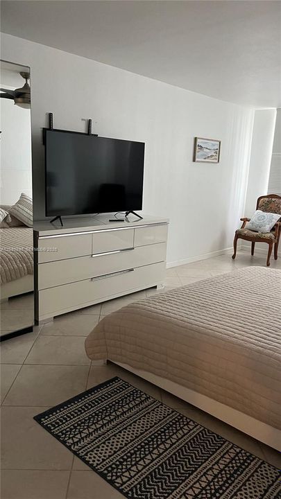 В аренду: $4,500 (2 спален, 2 ванн, 1360 Квадратных фут)
