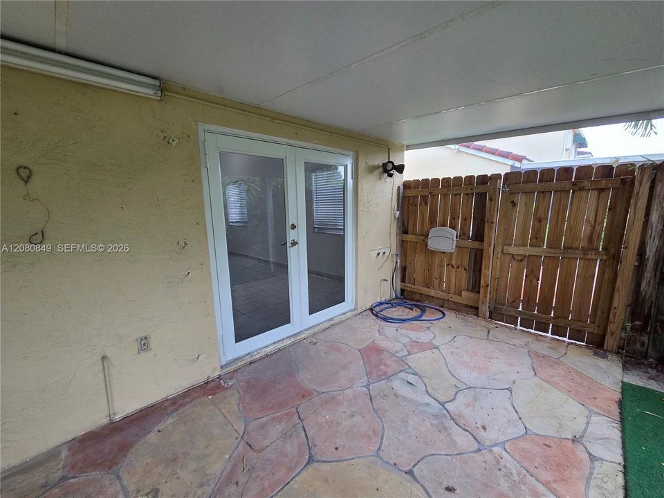 For Sale: $385,000 (3 beds, 2 baths, 1050 Square Feet)