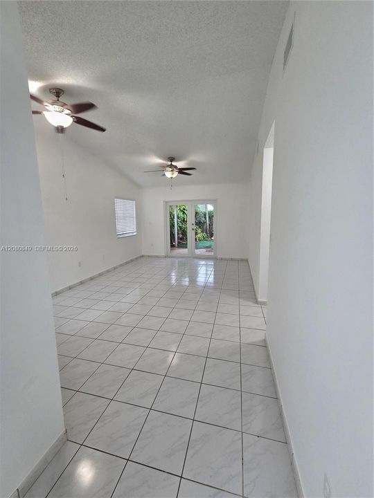 For Sale: $385,000 (3 beds, 2 baths, 1050 Square Feet)
