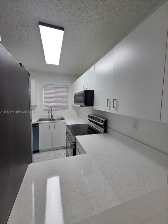 For Sale: $385,000 (3 beds, 2 baths, 1050 Square Feet)