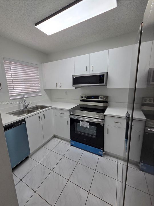 For Sale: $385,000 (3 beds, 2 baths, 1050 Square Feet)