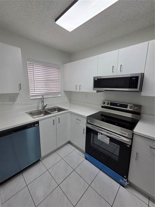 For Sale: $385,000 (3 beds, 2 baths, 1050 Square Feet)
