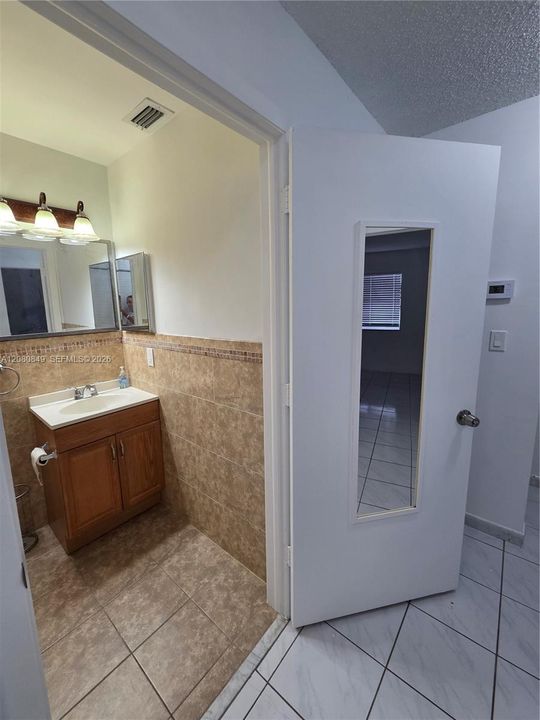 For Sale: $385,000 (3 beds, 2 baths, 1050 Square Feet)