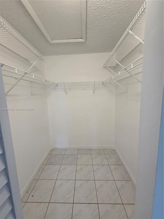 For Sale: $385,000 (3 beds, 2 baths, 1050 Square Feet)