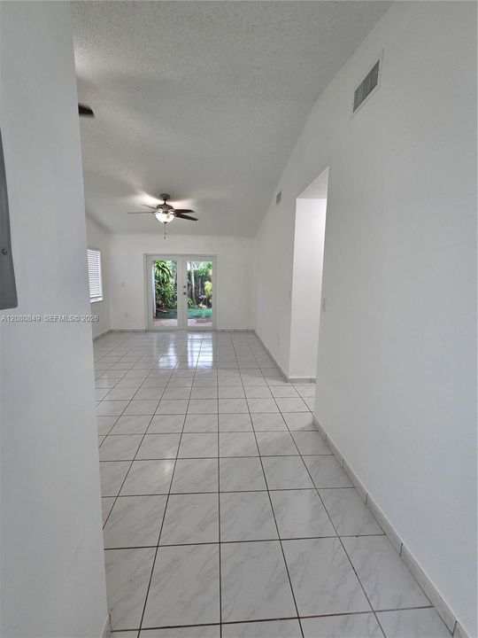 For Sale: $385,000 (3 beds, 2 baths, 1050 Square Feet)
