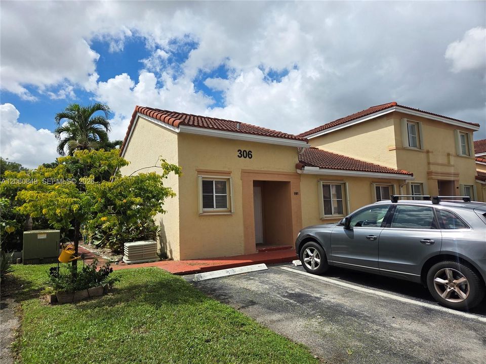 For Sale: $385,000 (3 beds, 2 baths, 1050 Square Feet)