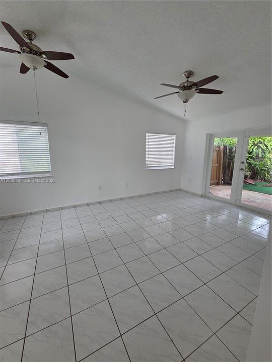 For Sale: $385,000 (3 beds, 2 baths, 1050 Square Feet)