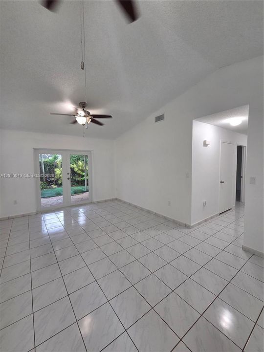 For Sale: $385,000 (3 beds, 2 baths, 1050 Square Feet)