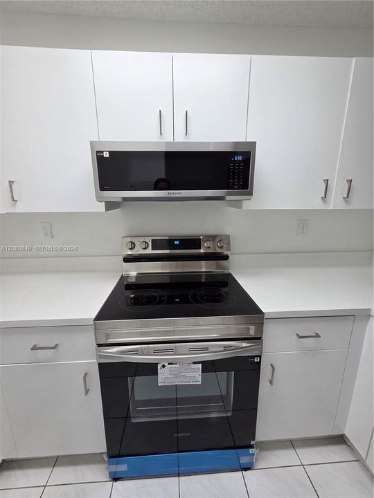 For Sale: $385,000 (3 beds, 2 baths, 1050 Square Feet)